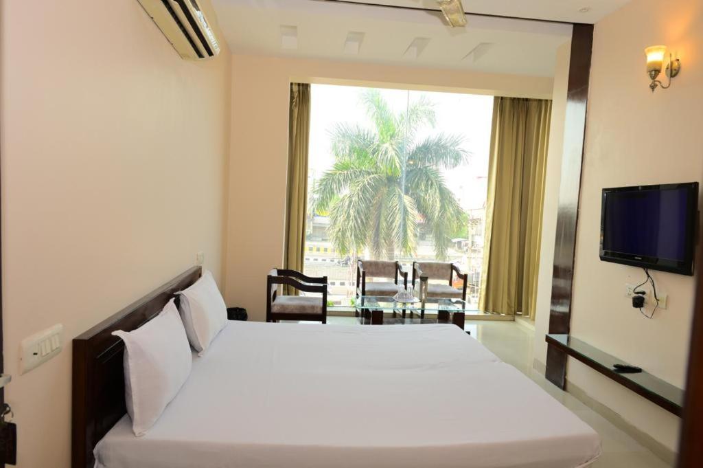 Maharani Regency Hotel Panchkula Ngoại thất bức ảnh