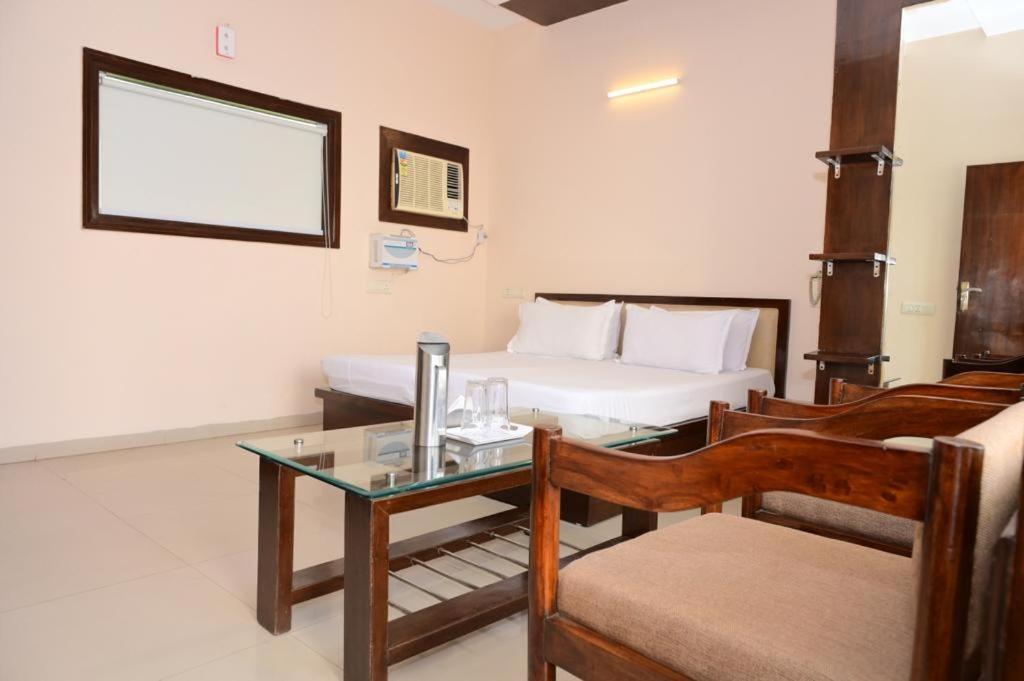 Maharani Regency Hotel Panchkula Ngoại thất bức ảnh